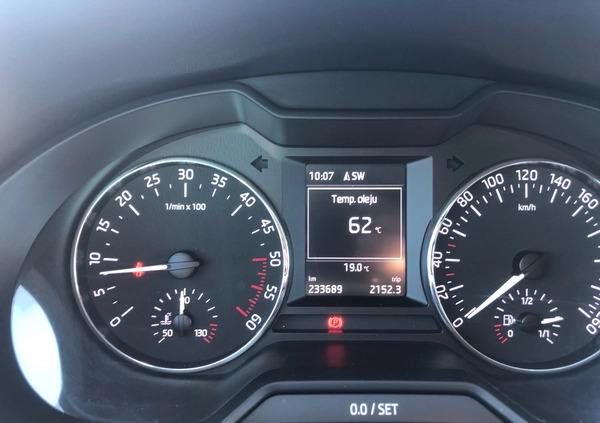 Skoda Octavia cena 36500 przebieg: 233600, rok produkcji 2015 z Koszalin małe 277